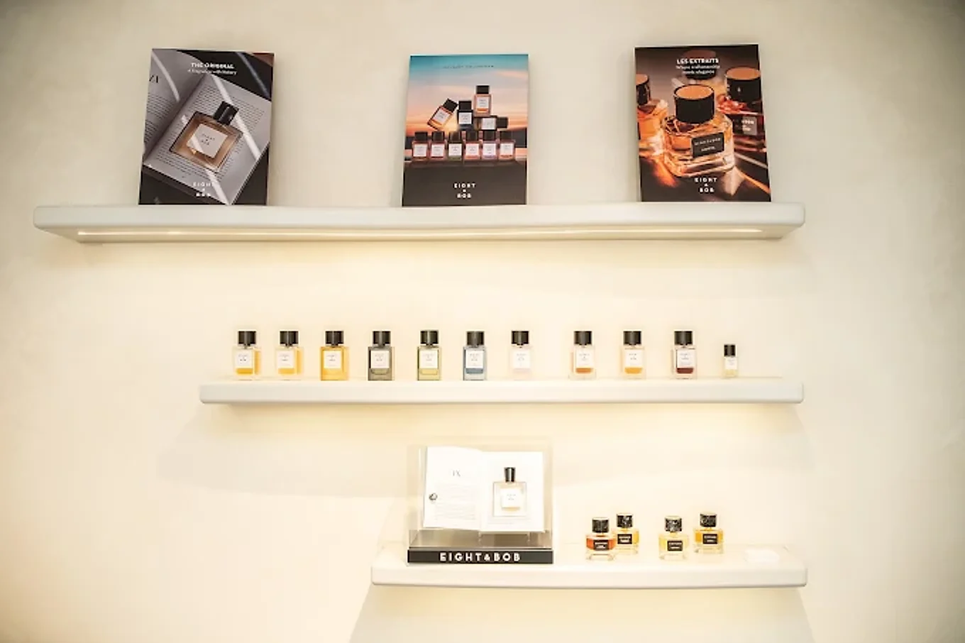 De wand van Eight & Bob in de winkel