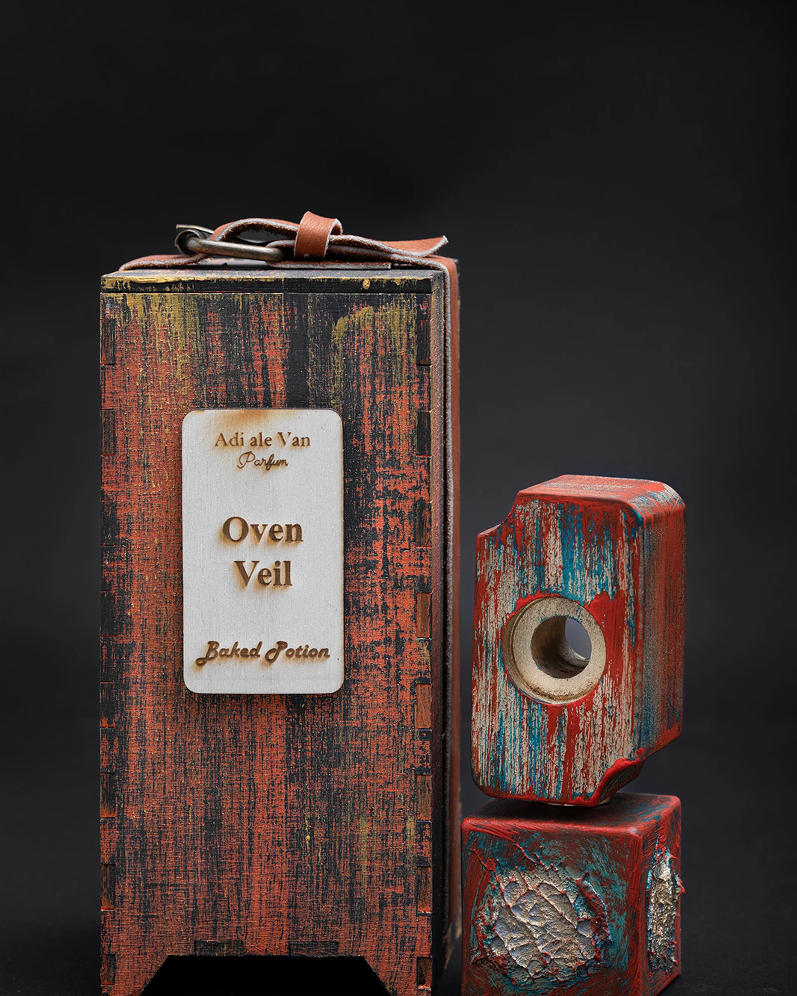 Oven Veil, Adi ale Van